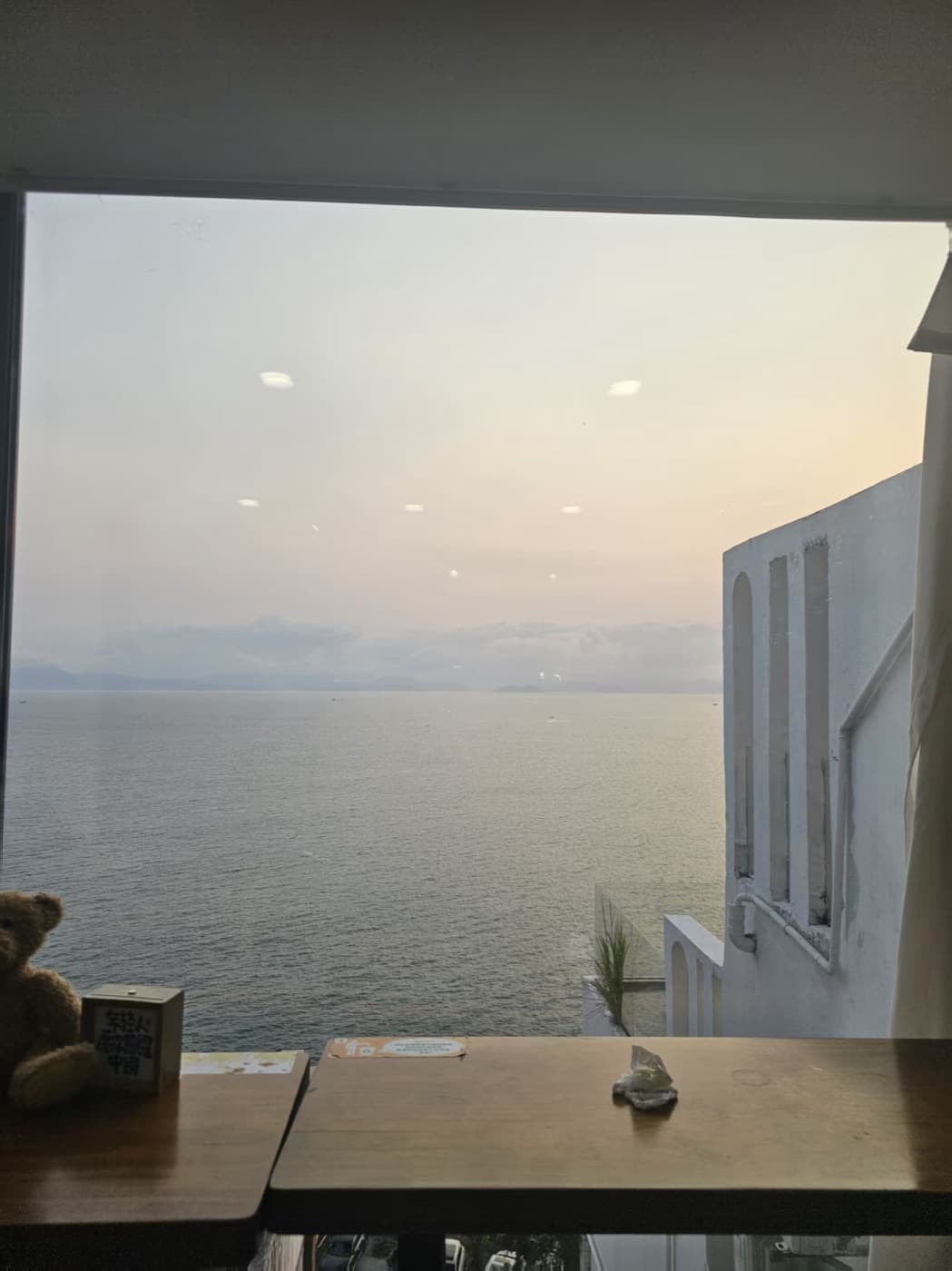 Evening view over the sea from the 7-Eleven Haibeiwan in Nan'ao, Shenzhen