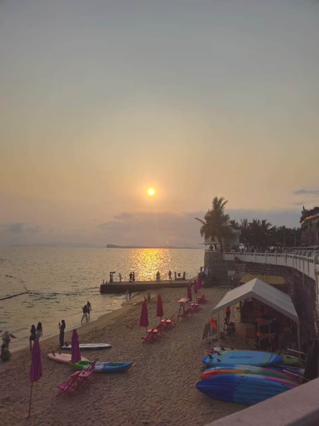 Sunset over Haibeiwan beach in Nan'ao, on Shenzhen's Dapeng peninsula